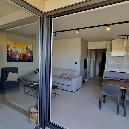 Apartment 4r Royal Rojnic 1