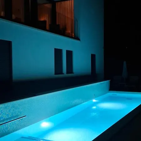 4r Royal Rojnic 1 Apartment *